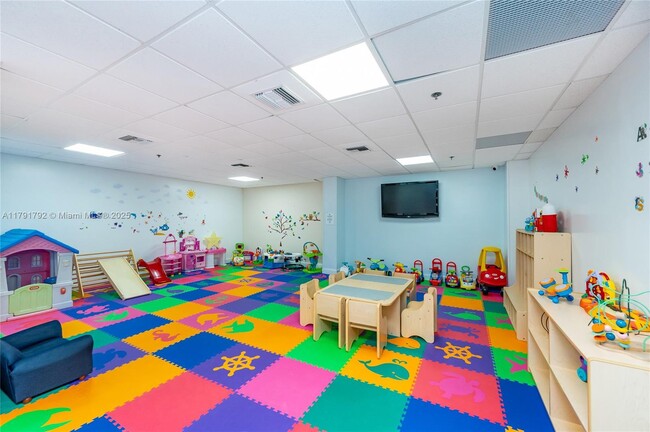 Building Photo - 540 Brickell Key Dr
