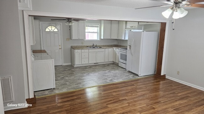 Building Photo - 108 Armstrong Dr