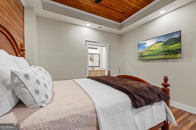 Building Photo - 958 Church St