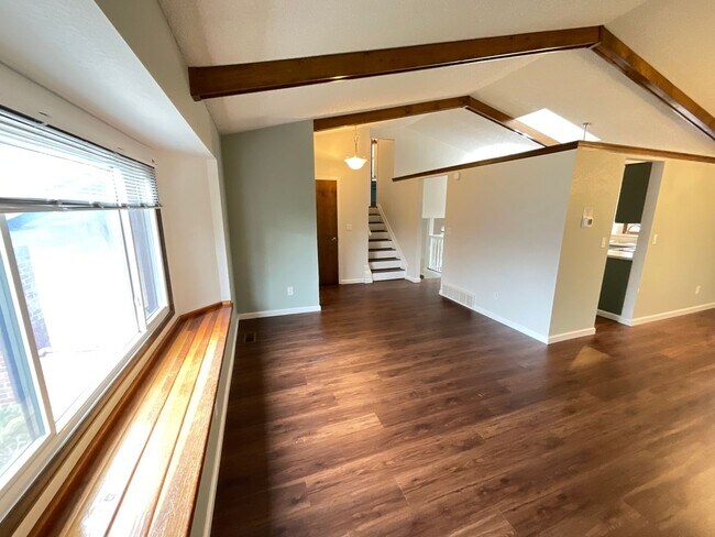 Building Photo - 3 Bedroom Home Available Near Research Pkw...