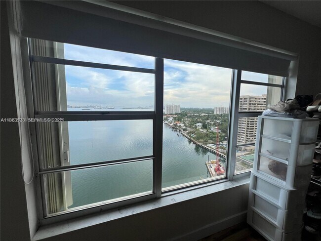 Building Photo - 11111 Biscayne Blvd