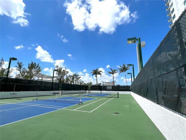 Building Photo - 2681 N Flamingo Rd