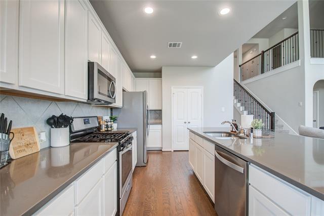 Building Photo - 7606 Cottonwood Falls Dr