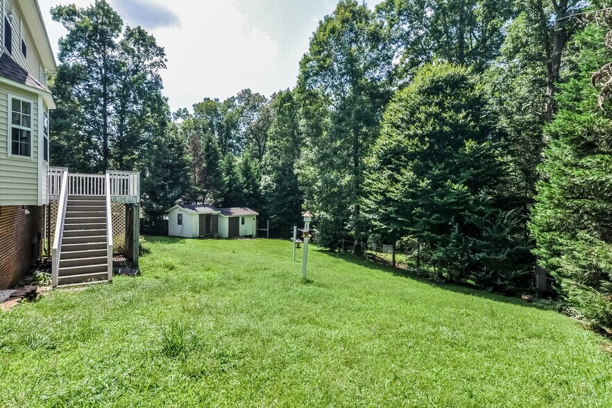 Building Photo - 120 Nightshade Ln