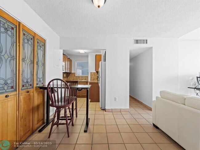Building Photo - 310 Fontainebleau Blvd
