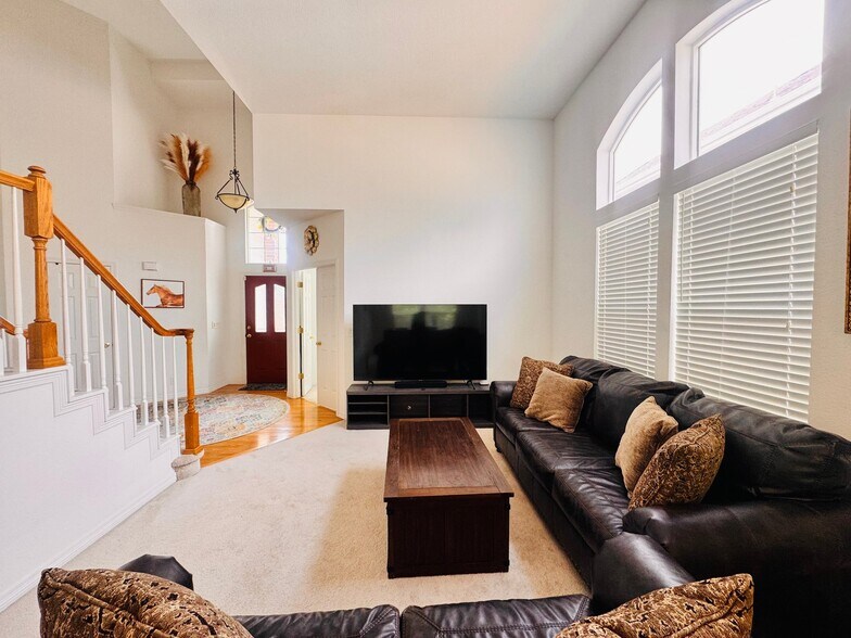 Building Photo - 9633 E Caley Cir