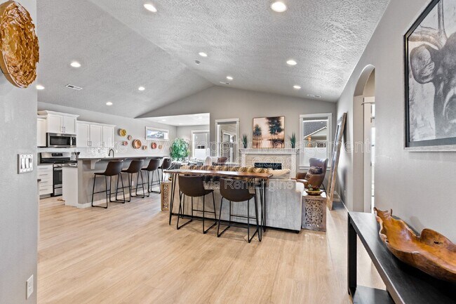 Building Photo - 5673 W Rockingham Dr