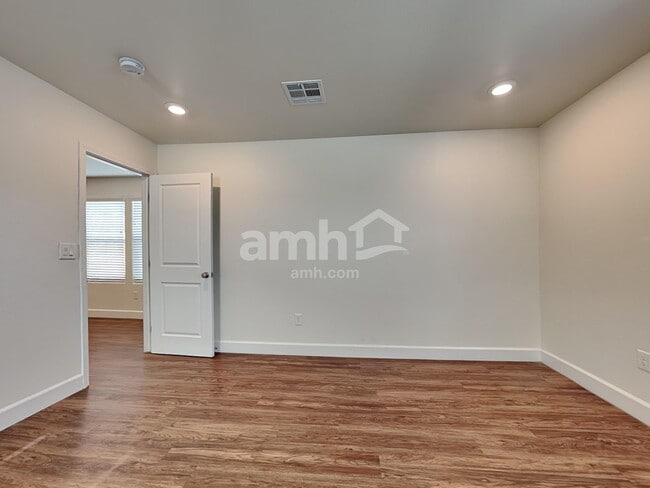 Building Photo - 1506 Garden Swing Ave