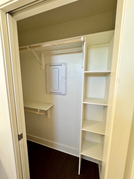 Building Photo - 726 E Emma Ave