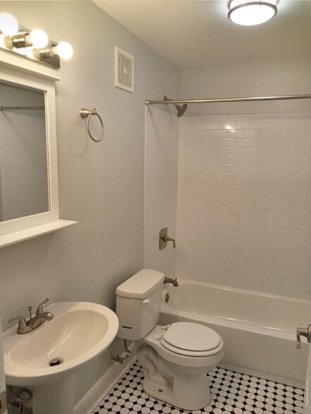 Building Photo - 3343 Esplanade Ave