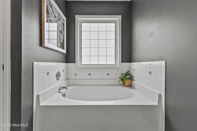 Building Photo - 8246 English Saddle Dr