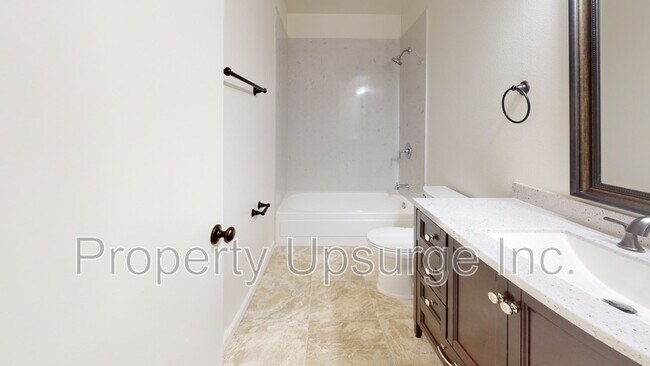 Building Photo - Lakeside