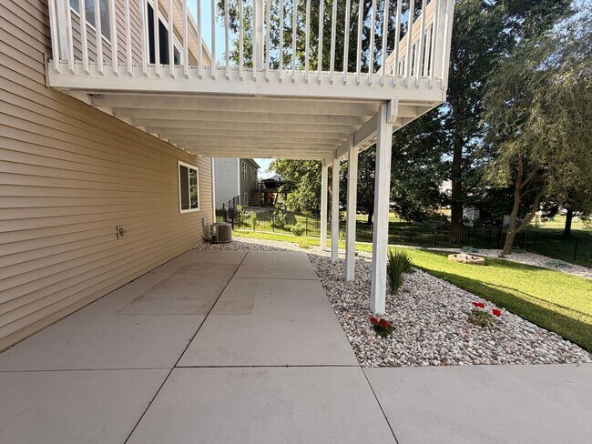 Building Photo - 1627 Hamlet Dr
