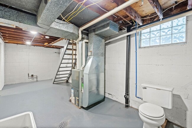 Building Photo - AVAILABLE OCT 1ST!! GORGEOUS 2 BEDROOM HOU...