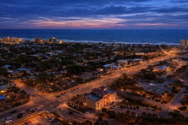 Building Photo - 701 E 3rd Ave