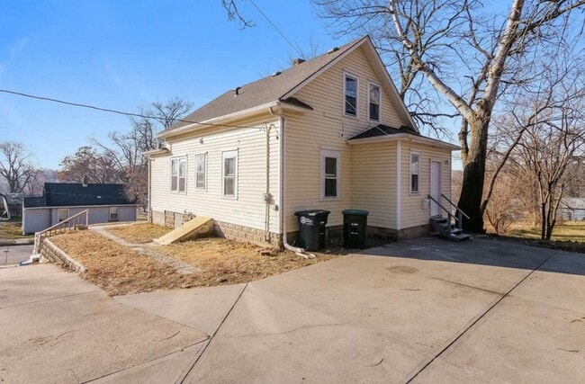 Building Photo - 4244 Laurel Ave