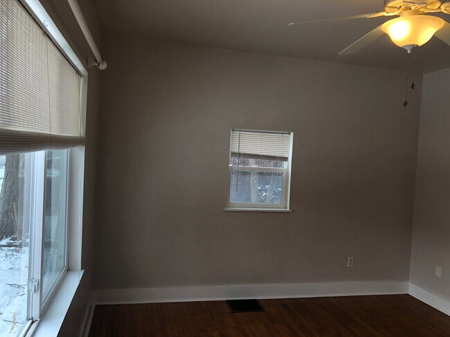 Building Photo - 404 W Springfield Ave