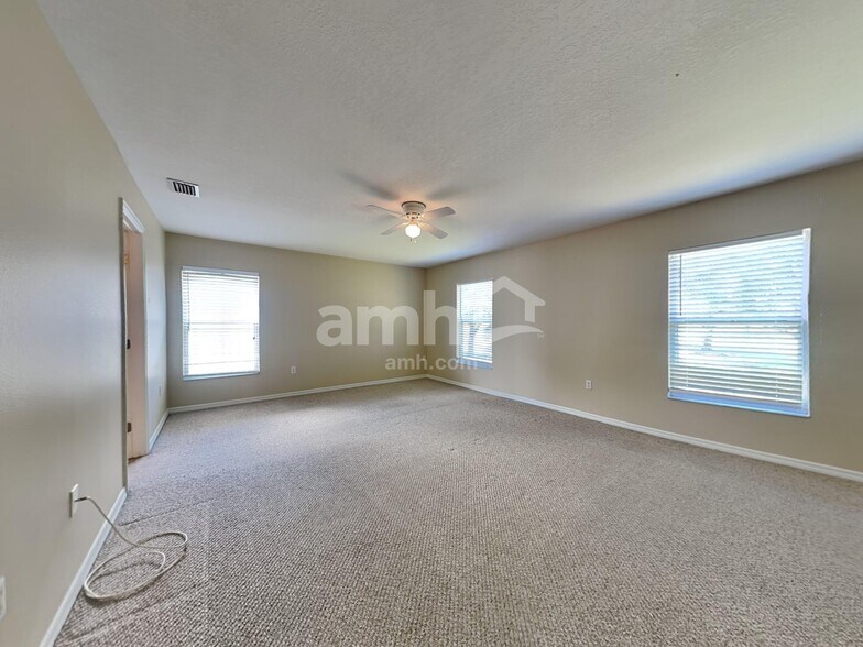 Building Photo - 6924 Lake Eaglebrooke Dr