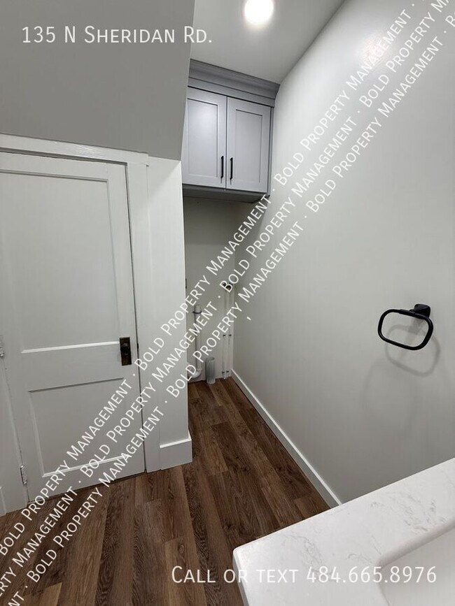 Building Photo - 135 N Sheridan Rd