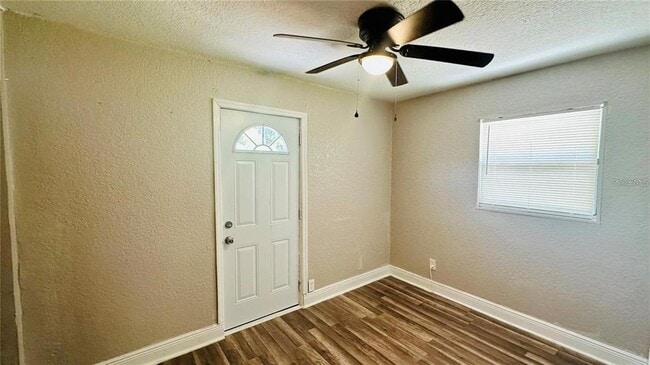 Building Photo - 850 E 19th St