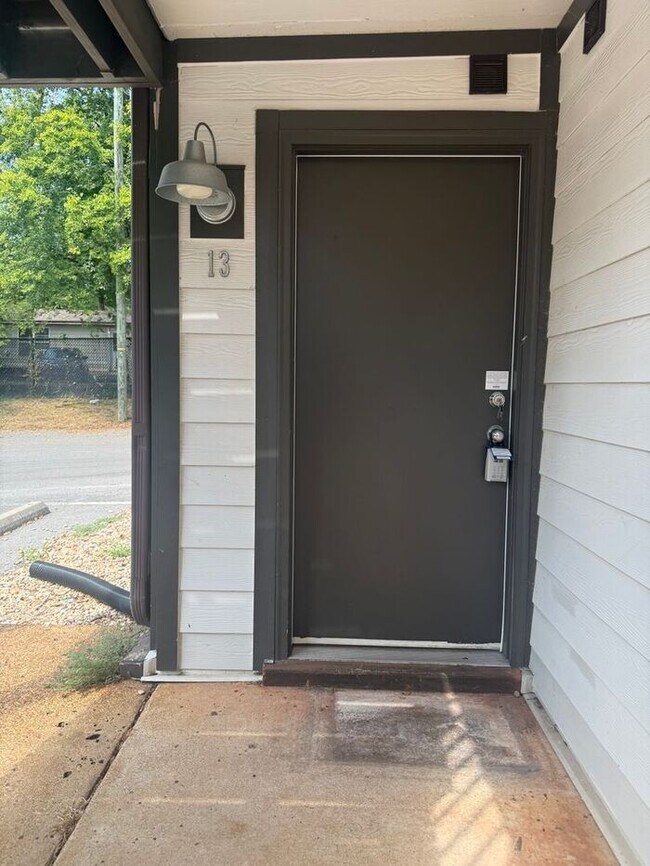 Building Photo - Remodeled Studio in Woodbine - $99 Deposit Special!