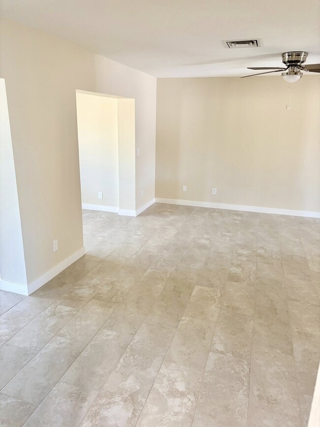 Building Photo - 8626 W Greenbrian Dr