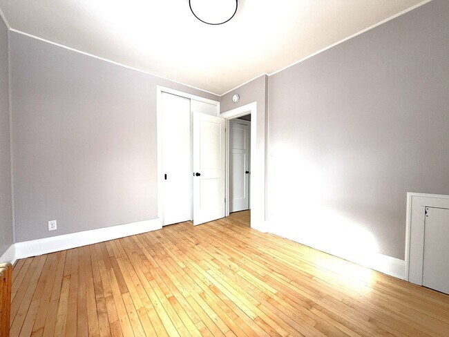 Building Photo - 1532 S 64th St