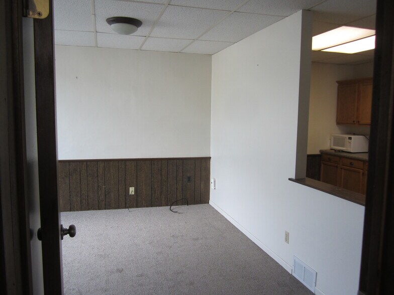 Building Photo - 108 S Main St