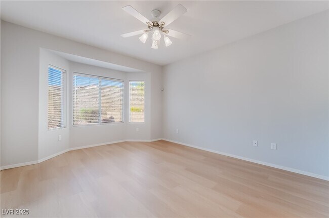 Building Photo - 2571 Thatcher Ave