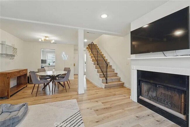 Building Photo - 14861 Mulberry Dr