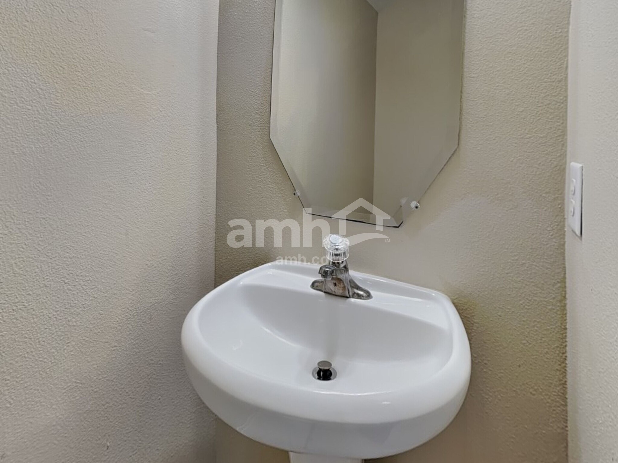 Building Photo - 439 Pinewood Ridge Dr