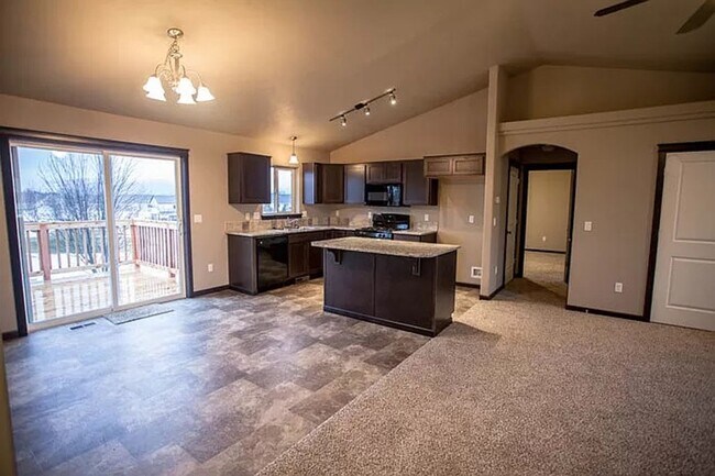 Building Photo - Charming 3-Bedroom Home in Post Falls
