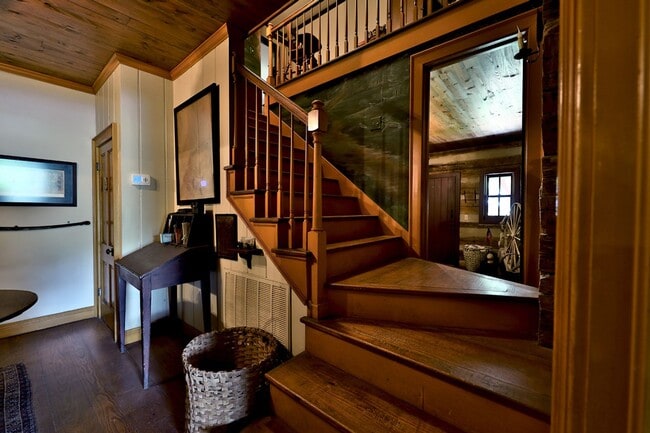 Building Photo - Custom- Built, Log Home in Martin, TN! (WEEKLY RENTAL ONLY)