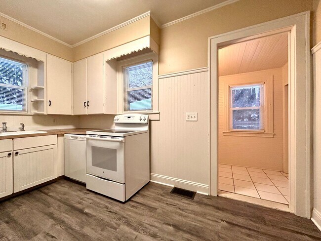 Building Photo - Three Bedroom Home in Northeast Grand Rapids