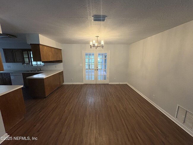 Building Photo - 12723 Longview Dr W