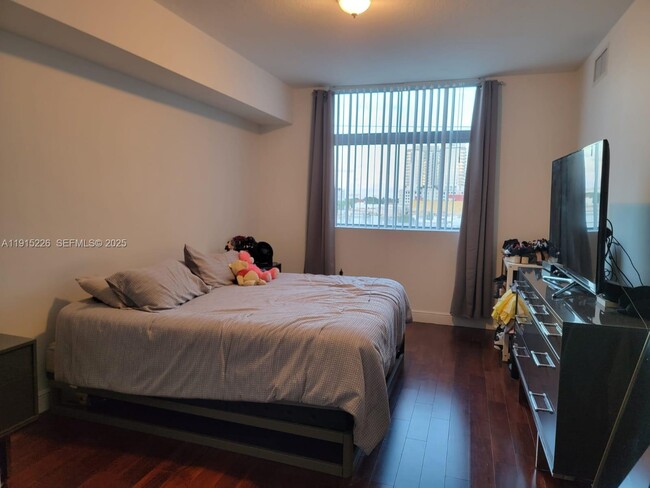 Building Photo - 140 S Dixie Hwy