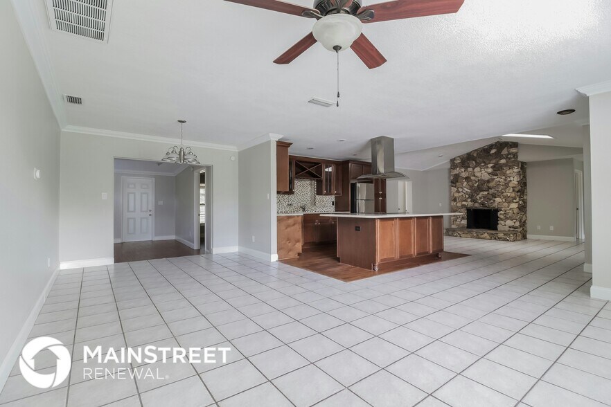 Primary Photo - 118 Berkshire Cir E
