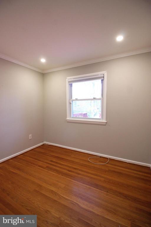 Building Photo - 102 Yeonas Dr SE