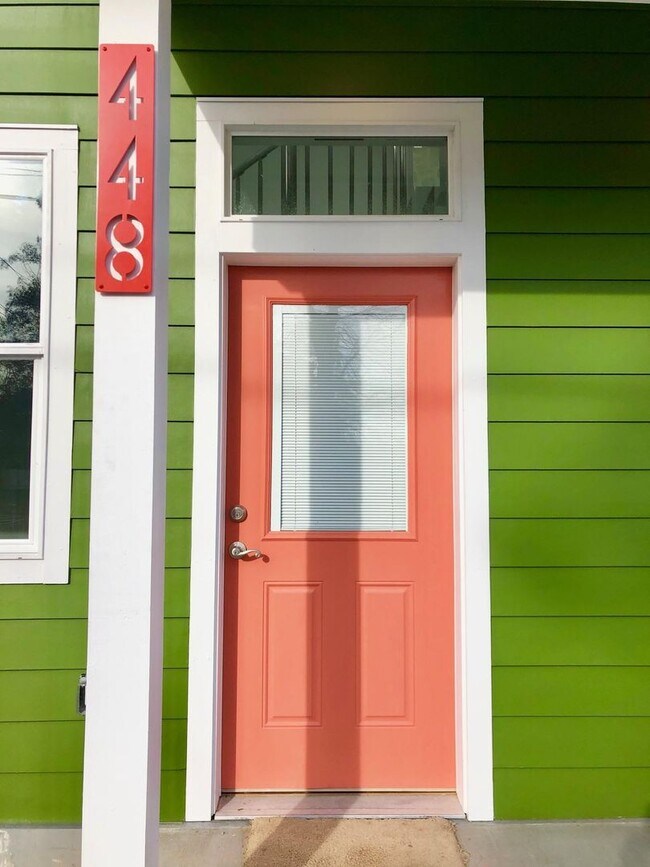 Building Photo - 446 Roberts St