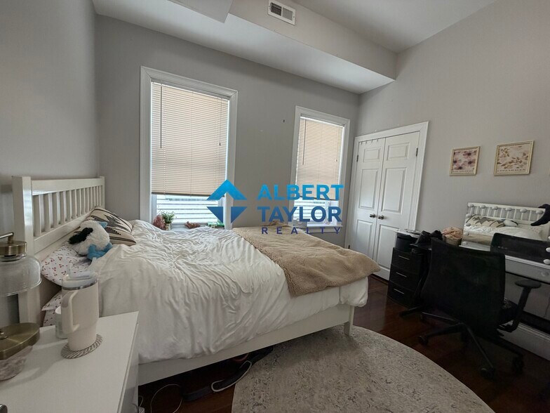 Building Photo - 92 Calumet St