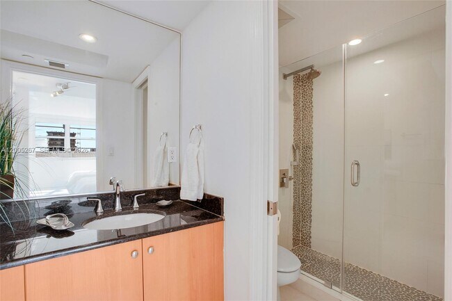 Building Photo - 6917 Collins Ave