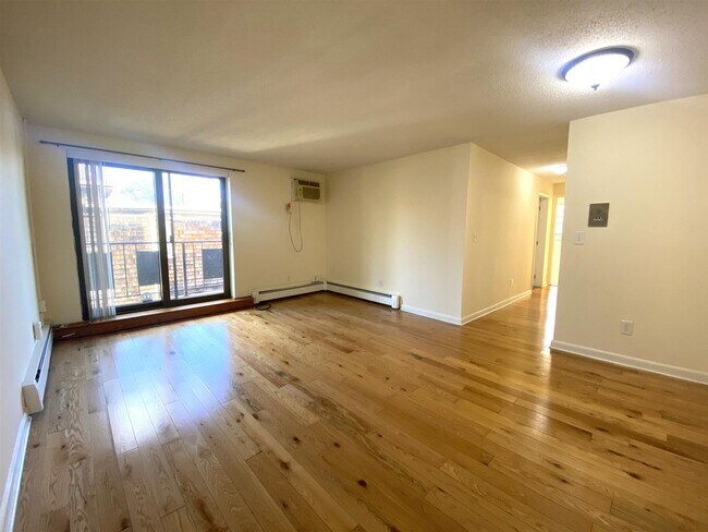 Building Photo - 82 Highland Ave