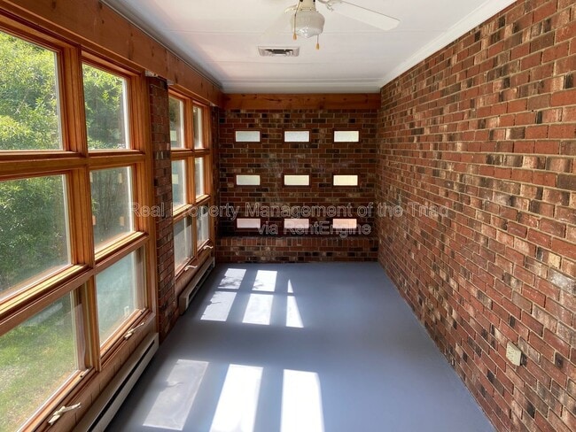 Building Photo - 926 Hilltop Blvd