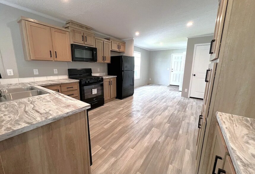 Building Photo - 6588 N Hampshire Dr