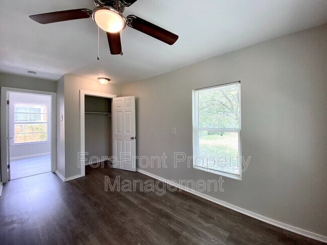 Building Photo - 1445 Delgado St