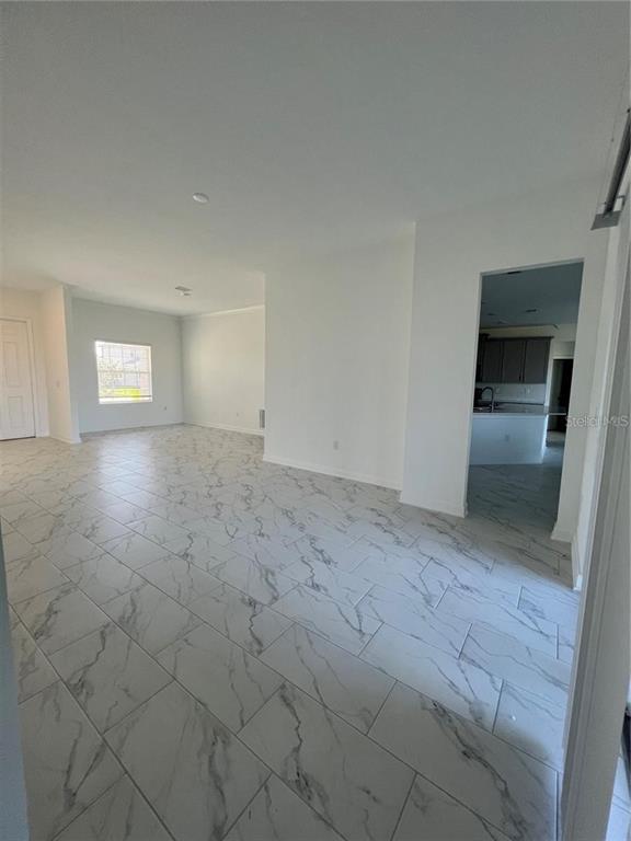 Building Photo - 8855 Fallen Oak Dr