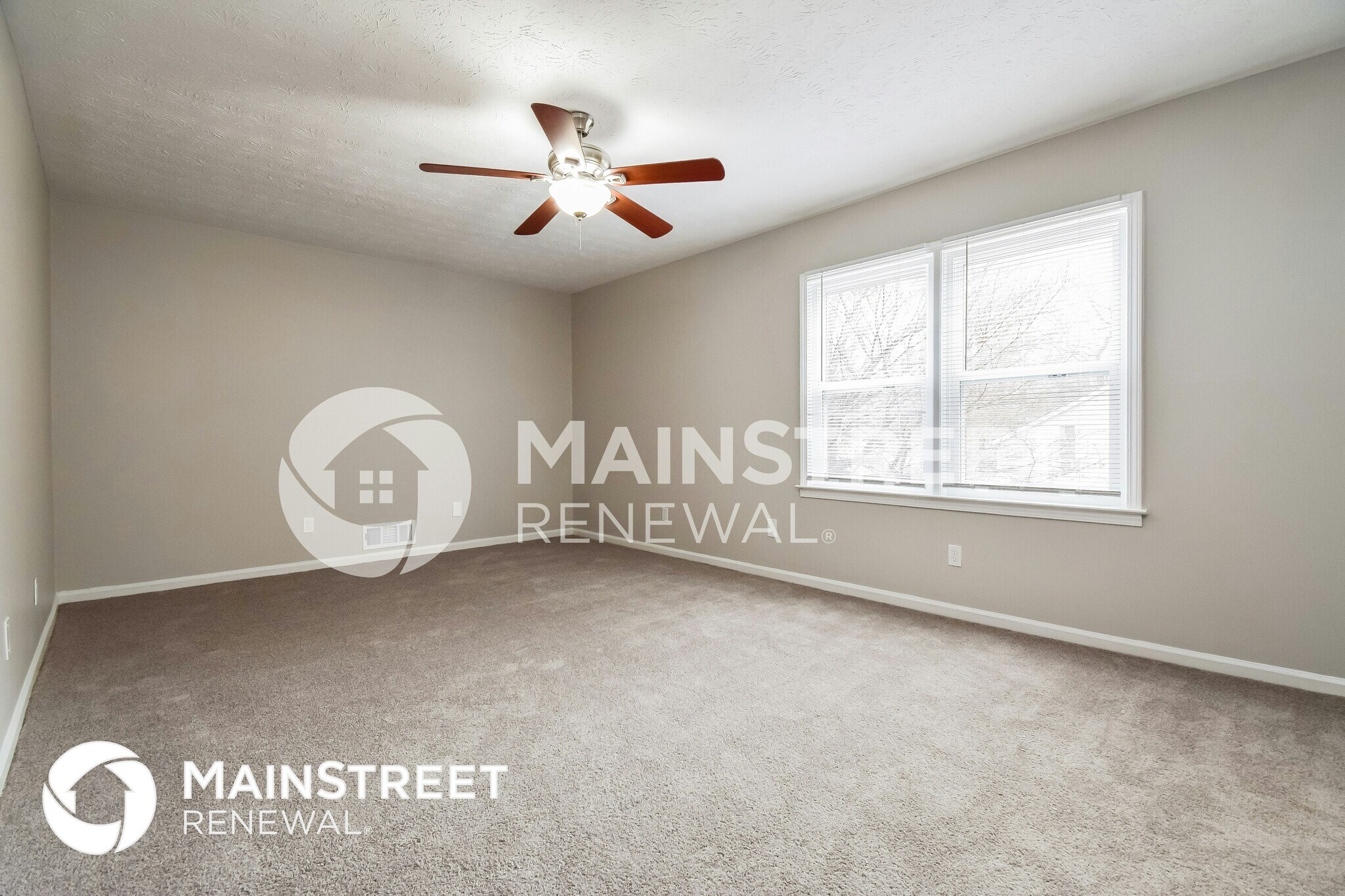 Building Photo - 6112 Lakeshore Dr SE