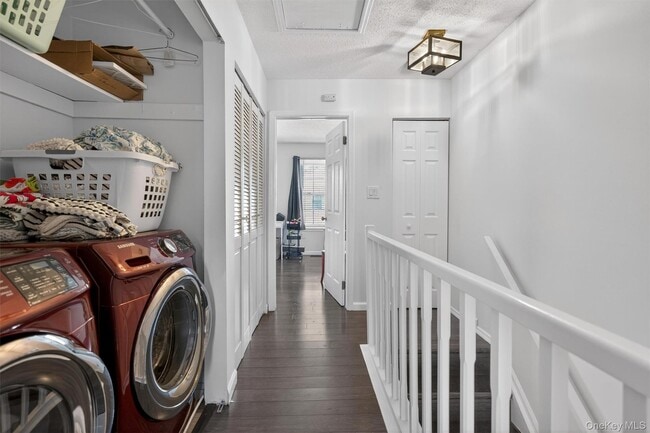 Building Photo - 12 Brook Dr