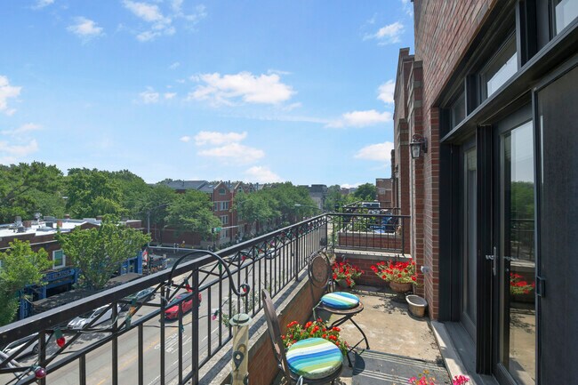 Building Photo - 3806 N Ashland Ave