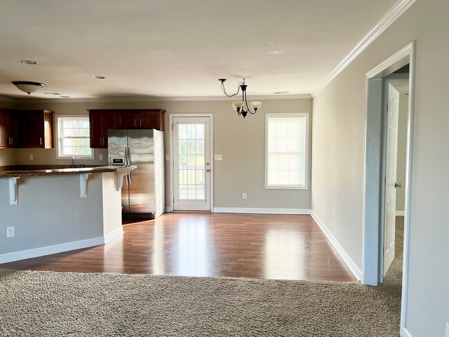 Building Photo - 108 Oakwood Ct